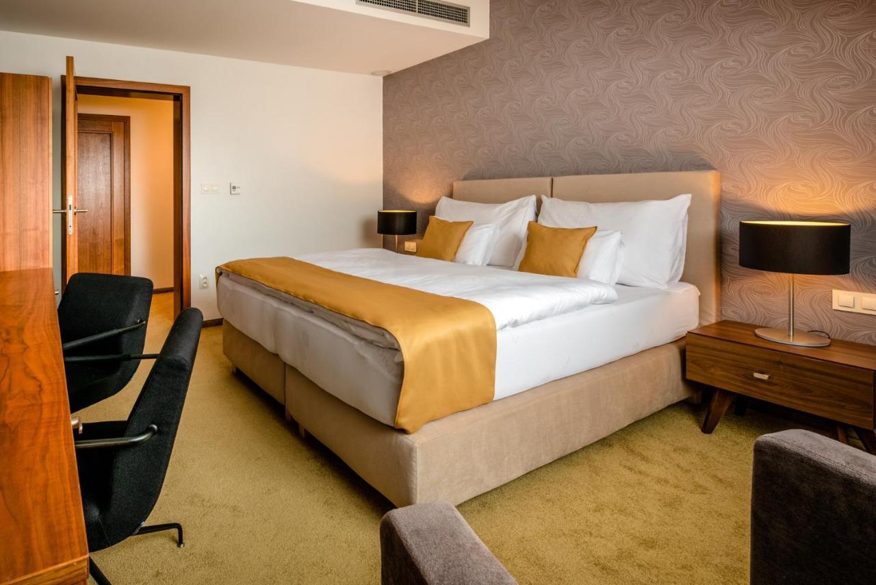 Hotel Vetruse Ústí nad Labem Екстериор снимка